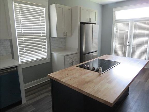 4th image of 4742 Arts St