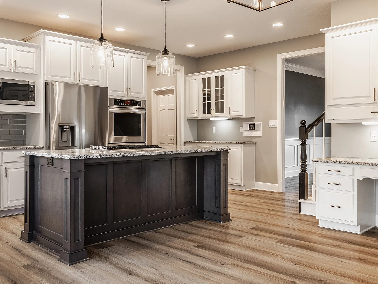 5 bed, 5.5 bath, 6060 sqft, $6,500 — Photo 4