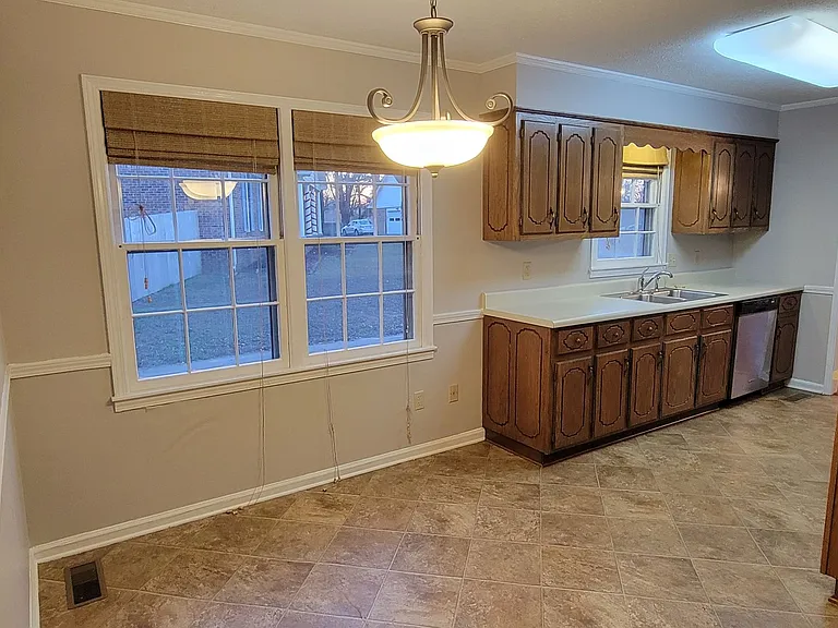 253 Chickering Rd — Photo 29