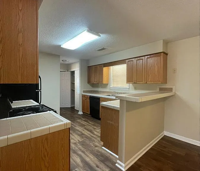 8400 Rutherford Dr — Photo 5