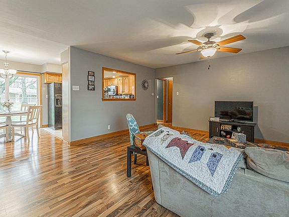 3rd image of 215 Southgate Dr
