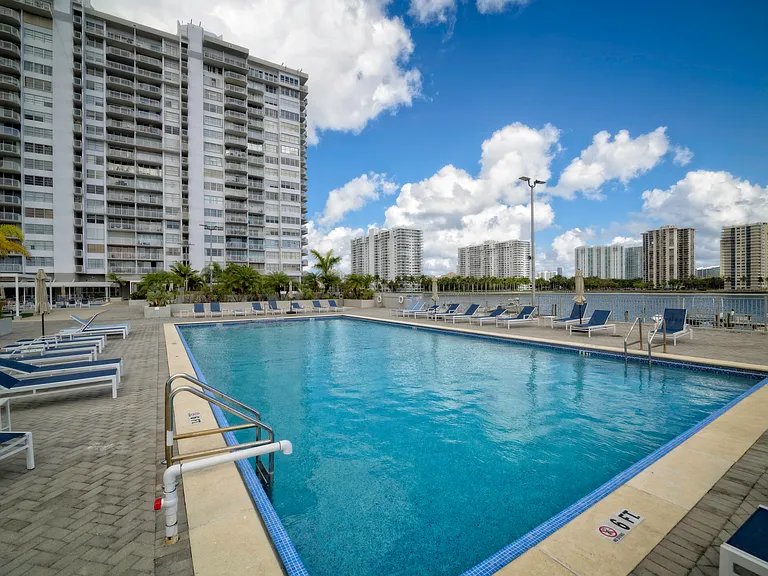 18081 Biscayne Blvd #403 — Photo 17