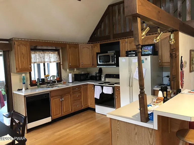 159 Spring Dr — Photo 3