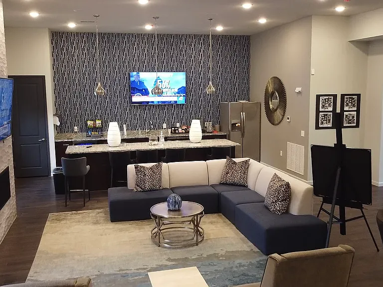 Ascent at Aldersgate — Photo 20