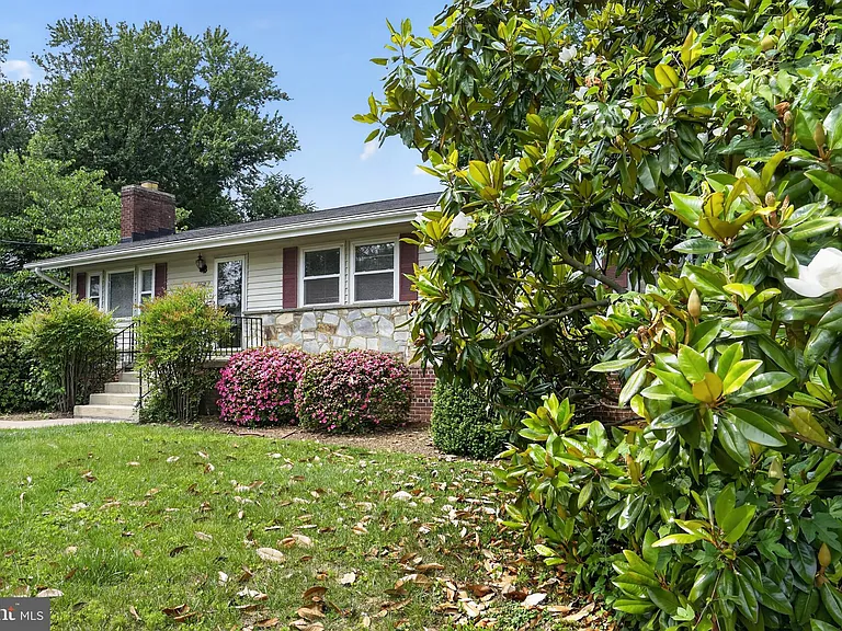 1452 Dewberry Ct — Photo 3