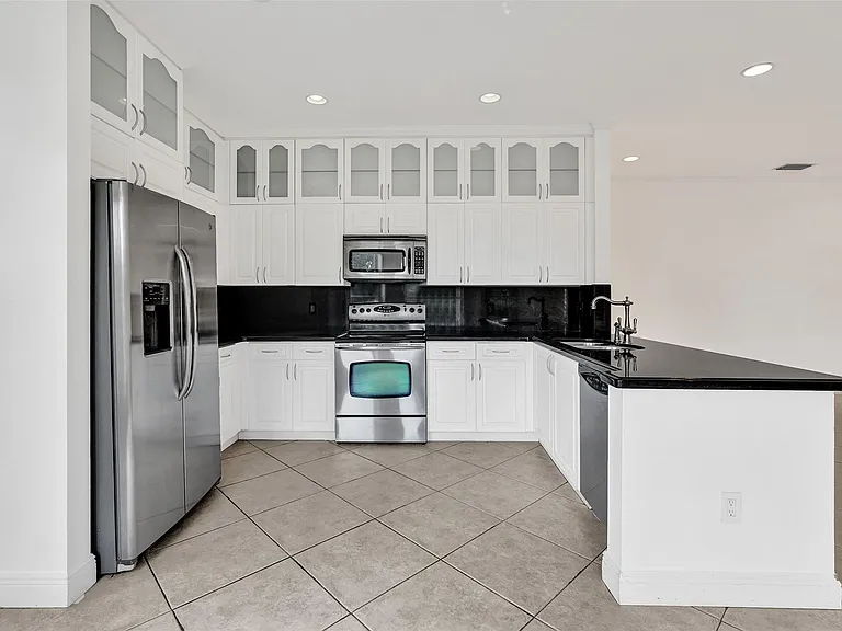 10902 Tamoron Ln — Photo 16
