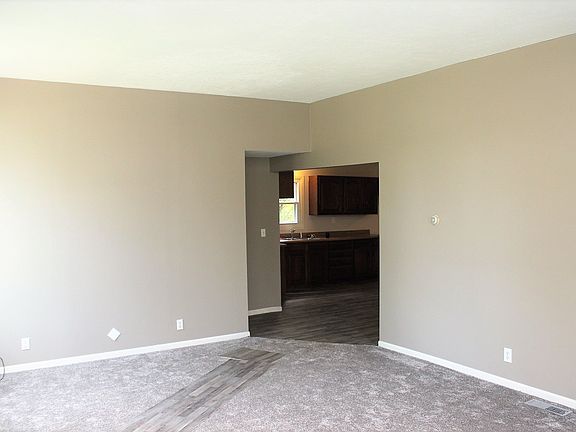 3rd image of 402 E 1st St