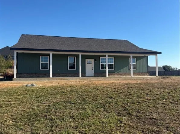 100 Ranch House Dr, Wister, OK 74966
