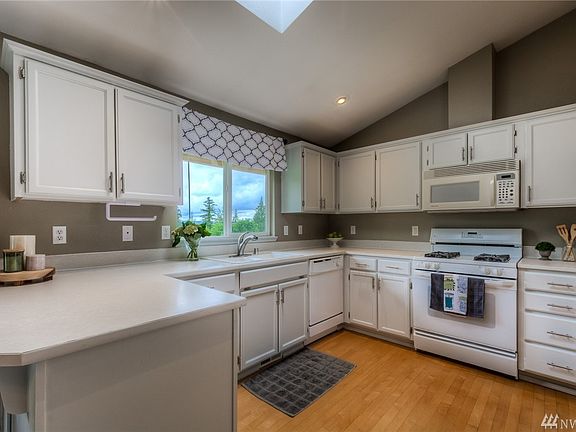 4th image of 8404 74th Dr NE