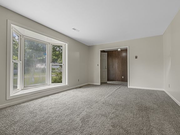5th image of 106 Richland Ave