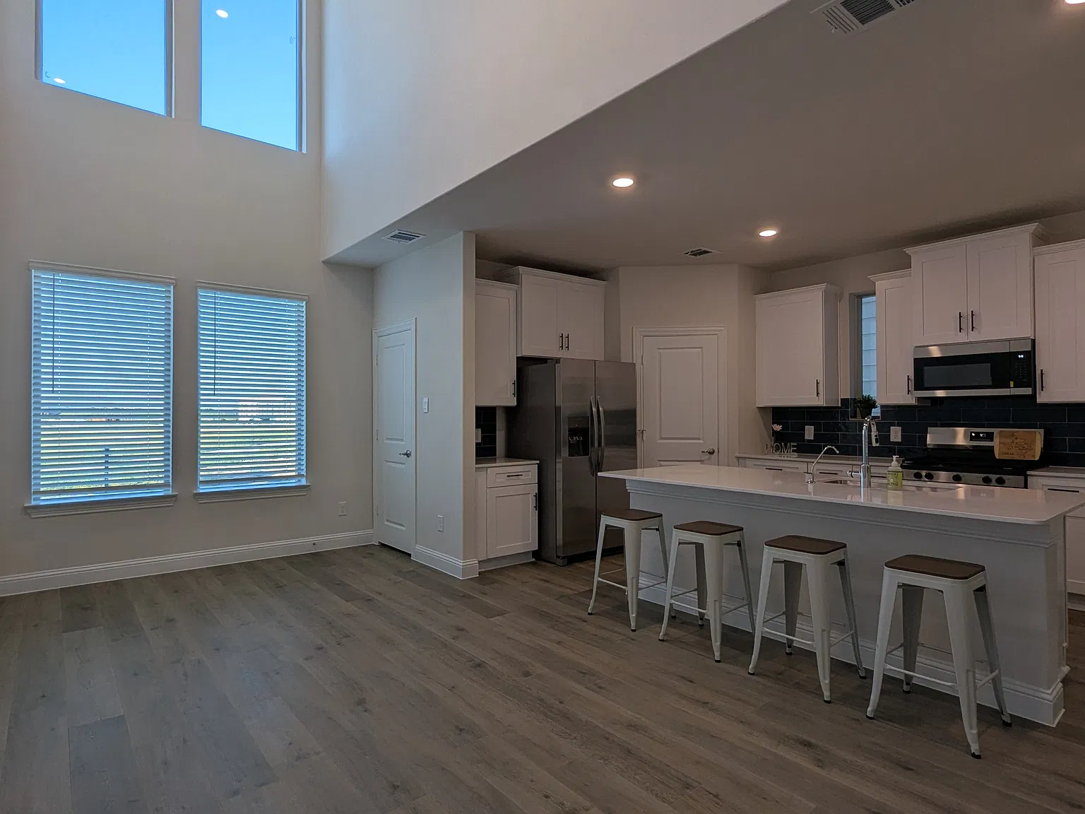 4 bed, 1727 sqft, $2,845 — Photo 2