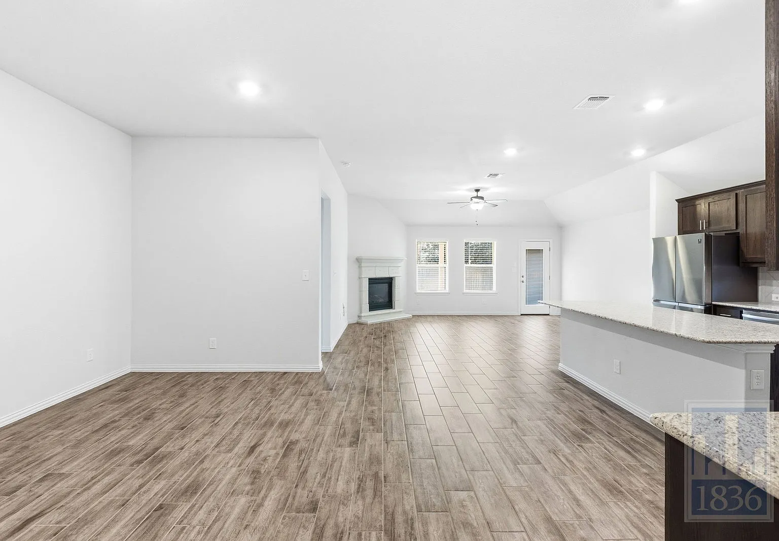 3 bed, 2.5 bath, 2121 sqft, $2,450 — Photo 4