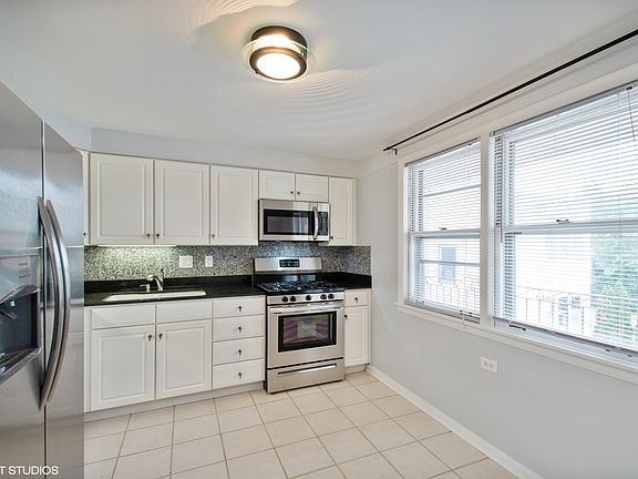 3rd image of 5440 W Windsor Ave APT 3E