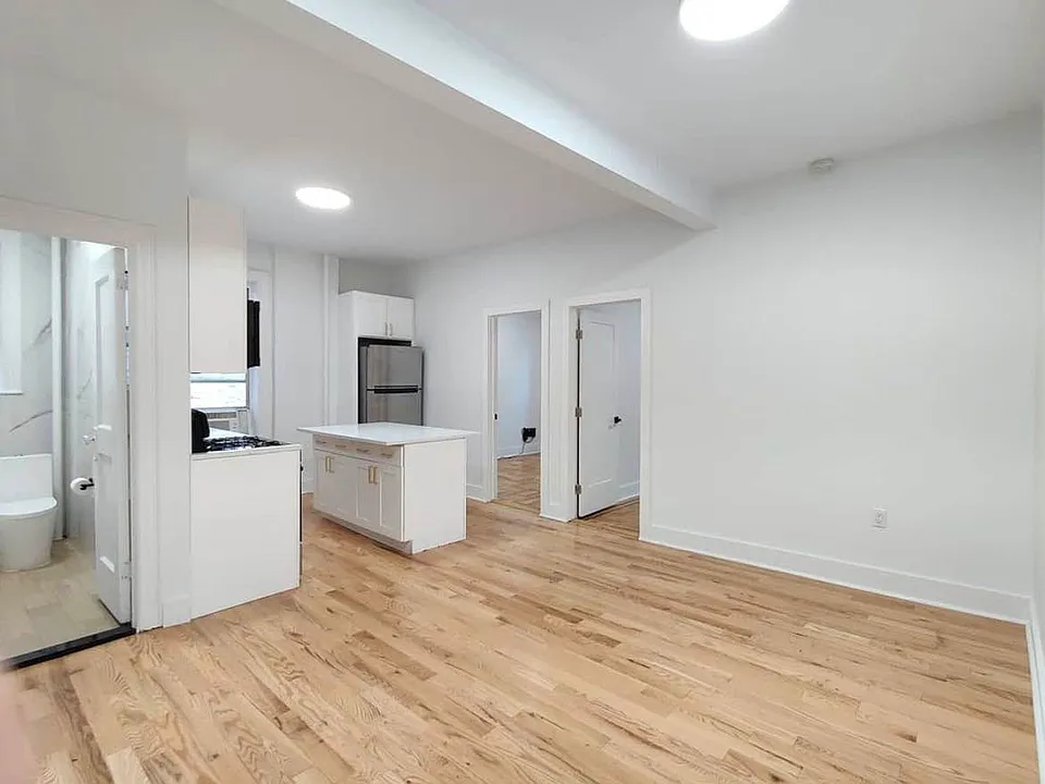 869 Montgomery St #1A