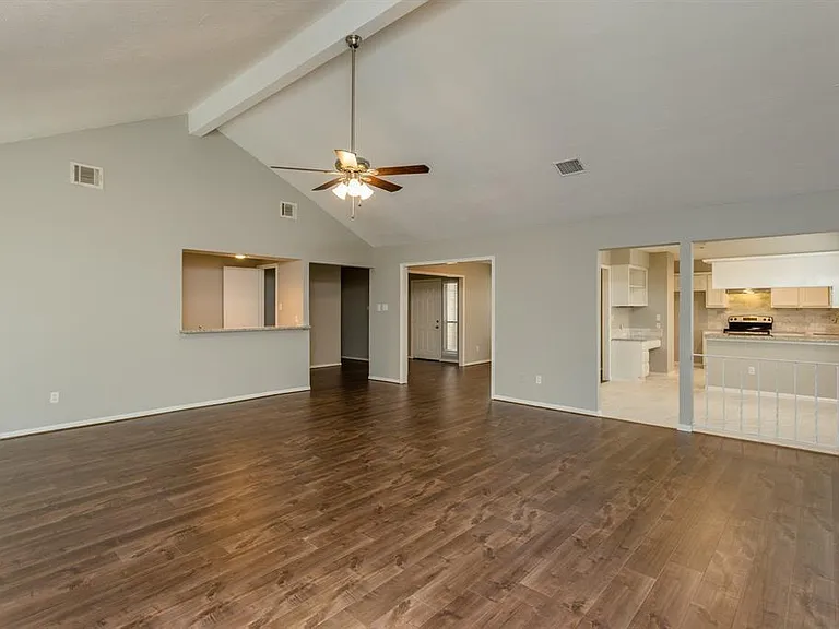 2715 Colony Dr — Photo 4