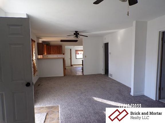5th image of 821 W G St