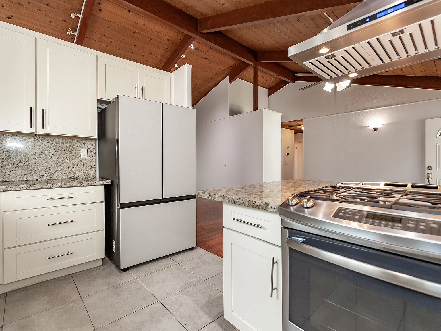 3 bed, 1283 sqft, $5,150 — Photo 3