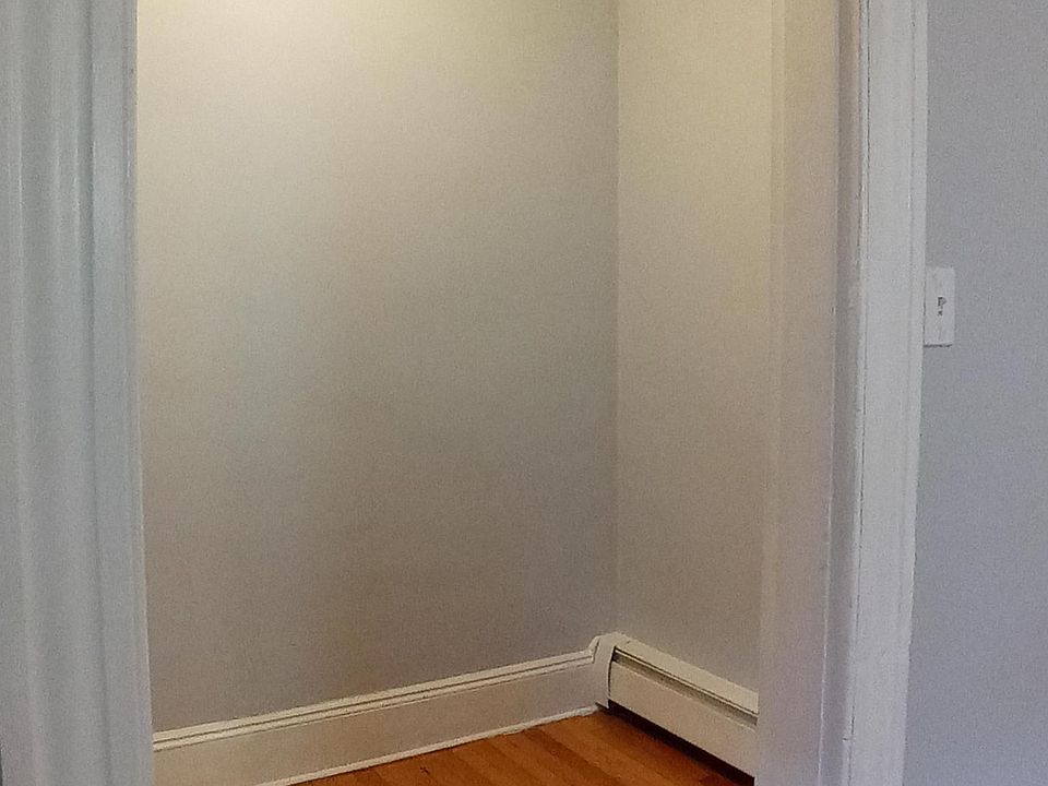 1st image of 110 Evergreen Ave Floor 1
