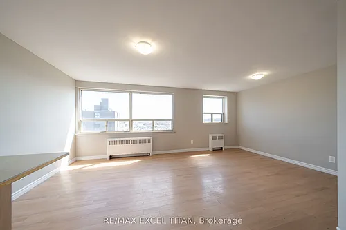 468 Ottawa St N Photo 1