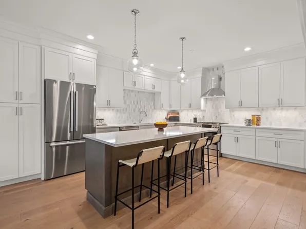 3 Granville Ln #3, Amesbury, MA 01913