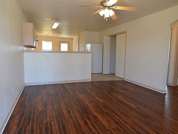 5th image of 423 Brittney Way