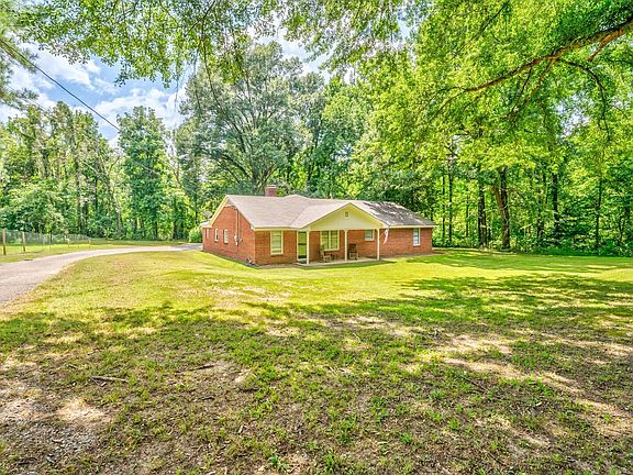 3rd image of 297 Hilldale Ln