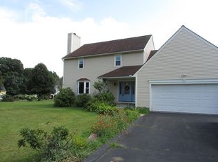 2 Wintergreen Cir, Amherst, MA 01002