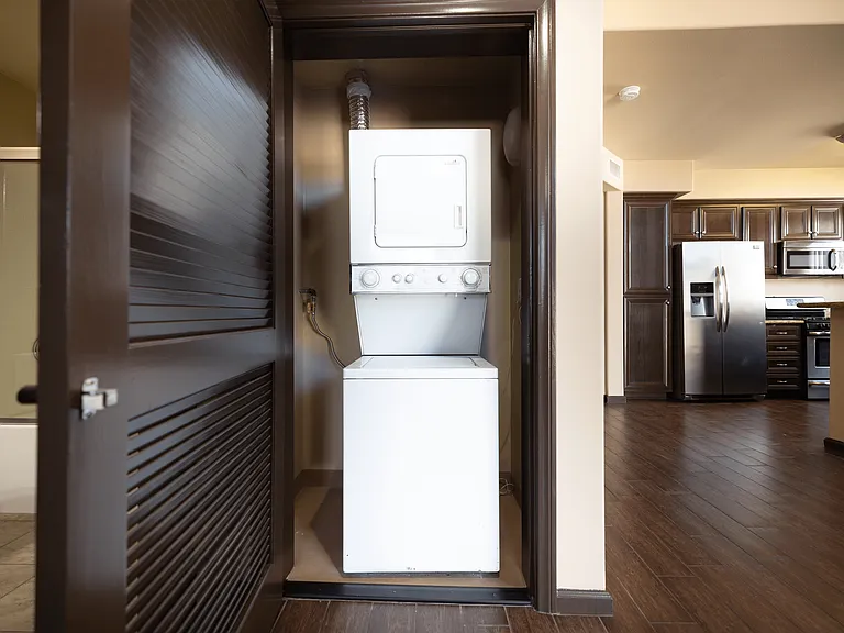 Le Blanc Apartments — Photo 16