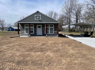 235 S 3rd St, Vinita, OK 74301