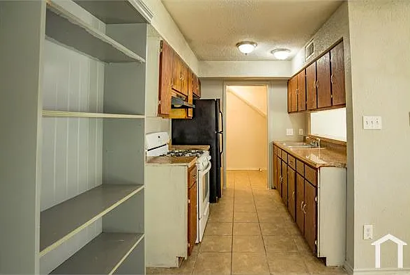2 bed, $1,300 — Photo 2