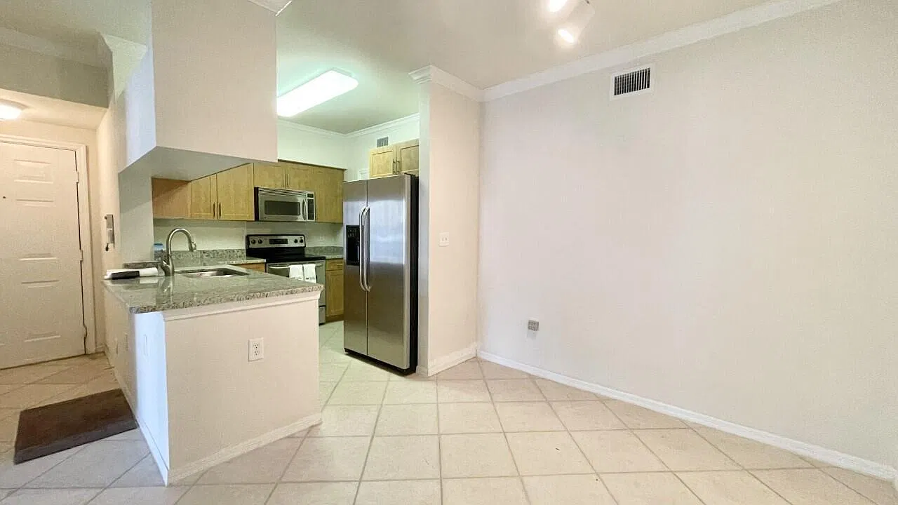 2 bed, 2.0 bath, 1058 sqft, $2,200 — Photo 2