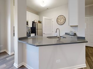 1995 Yellowstone Dr #10-107, Naperville, IL 60563