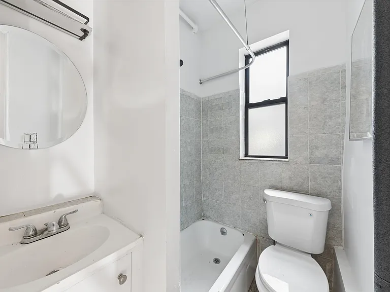 171 Meserole St #6 — Photo 10