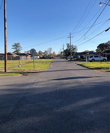 3rd image of 2049 Margaret Ln