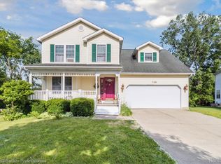 706 Mary Ann Dr, Holly, MI