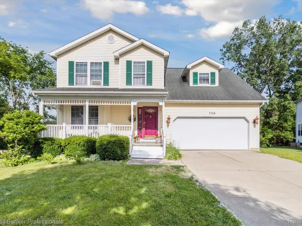 706 Mary Ann Dr, Holly, MI 48442
