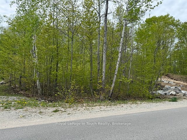 2nd image of 1536 Champlain Rd