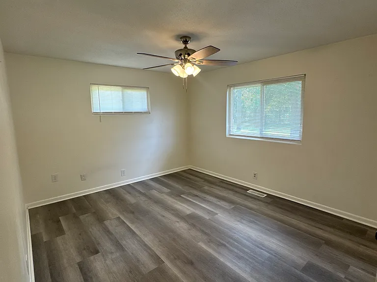 110 S Stovall St — Photo 8