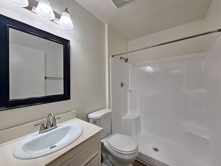 Valley View Apartments — Photo 22