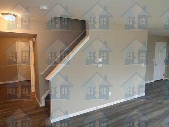 3rd image of 814 Prescot Cir