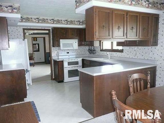 2nd image of 210 Crestwood St