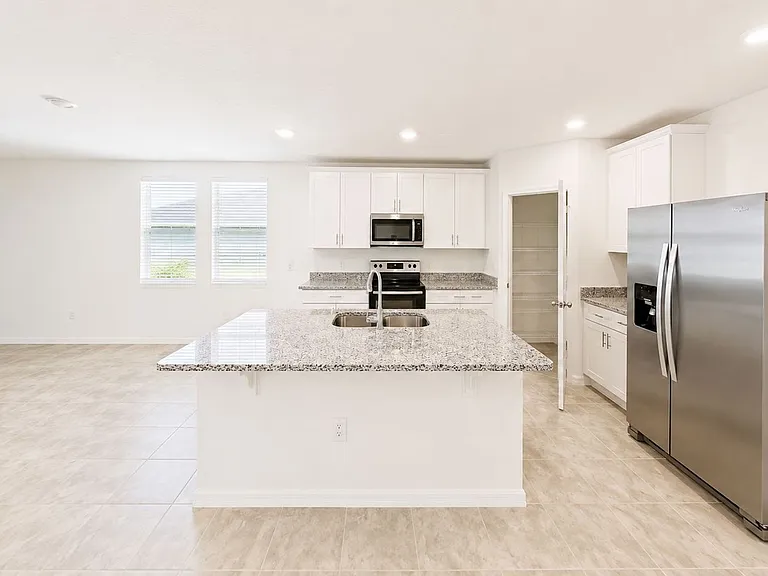 2404 White Tail St — Photo 3