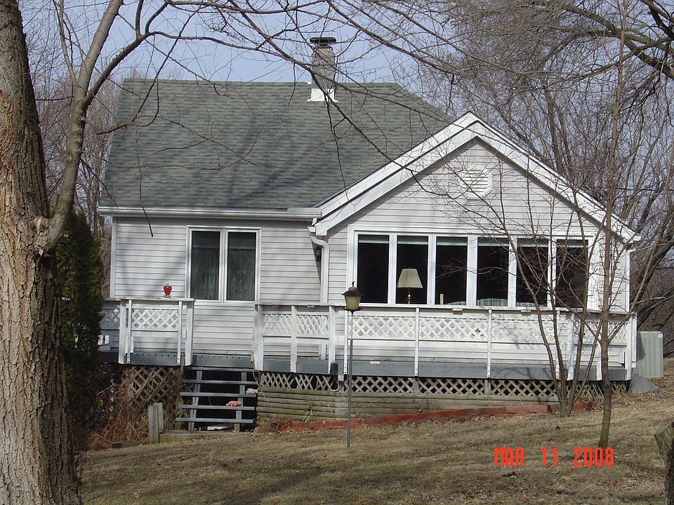 Front view - wraparound deck