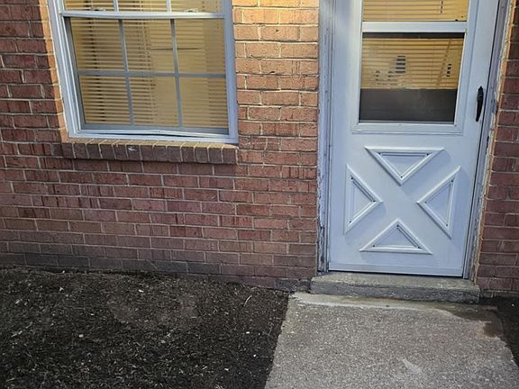 2nd image of 1325 Jefferson Ave APT 8
