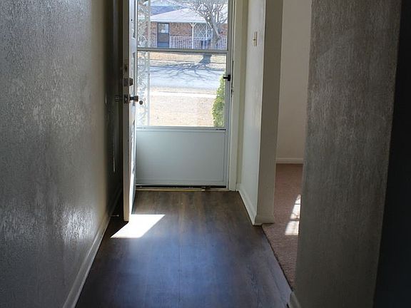 2nd image of 1601 E Robertson Ave