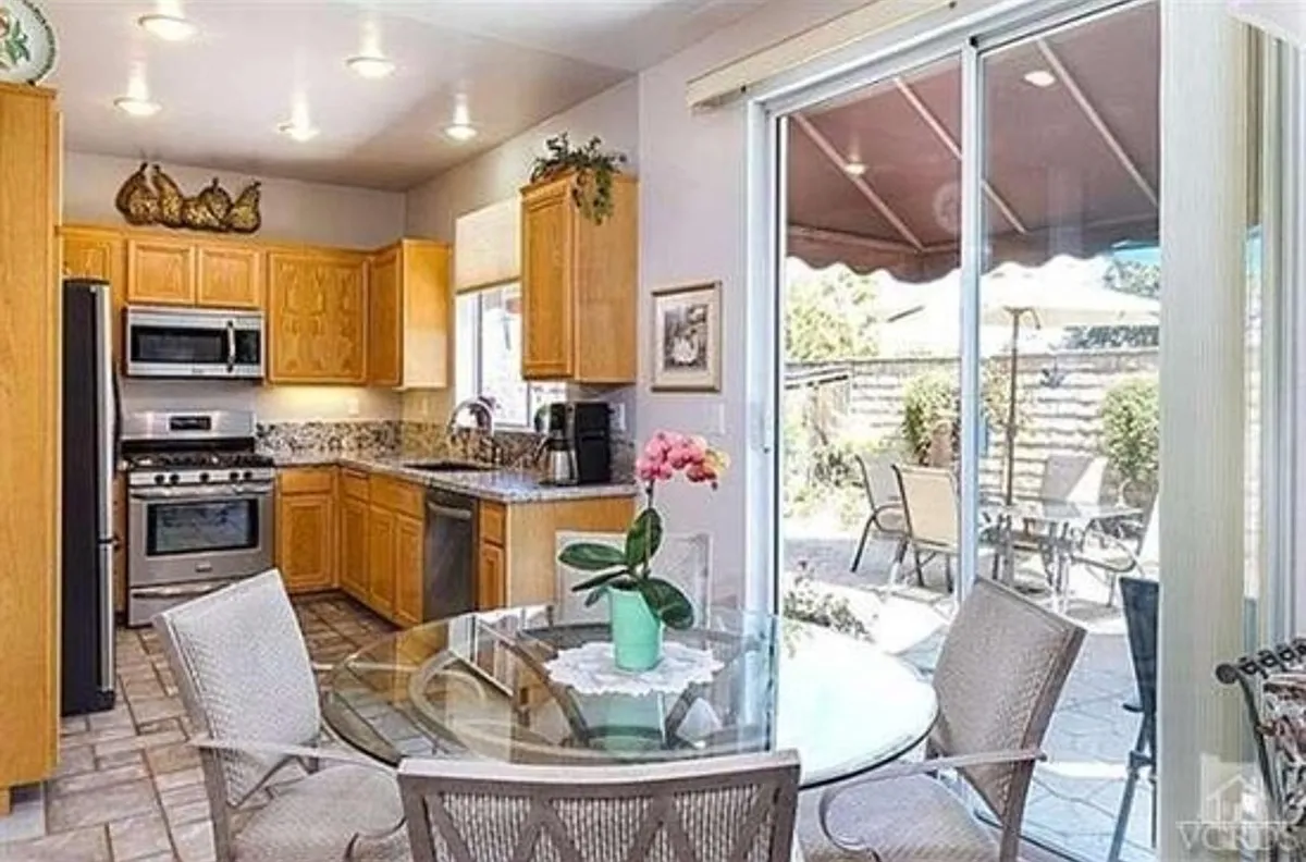 3 bed, 2.5 bath, 1914 sqft, $4,200 — Photo 3