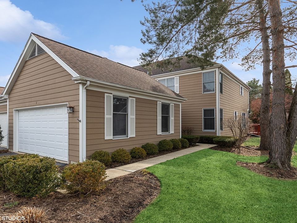 1st image of 4 Newcastle Ln