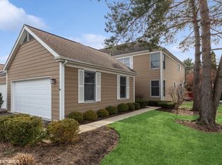 4 Newcastle Ln, Lincolnshire, IL
