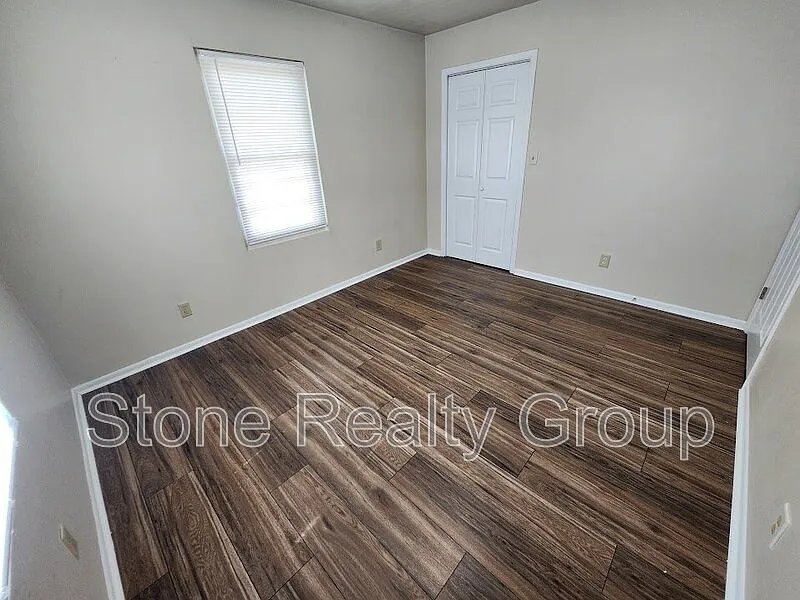 2 bed, 1.0 bath, $775 — Photo 4