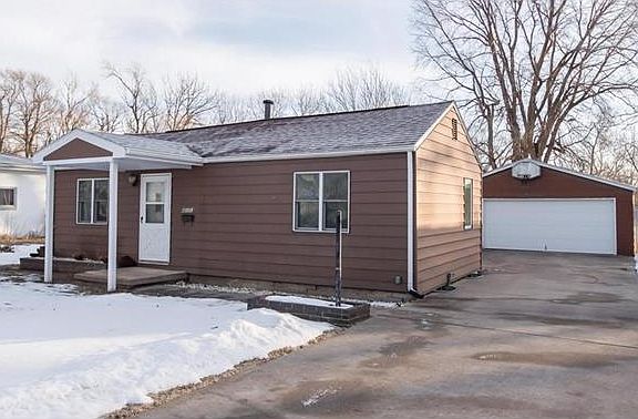 3rd image of 4035 56th St